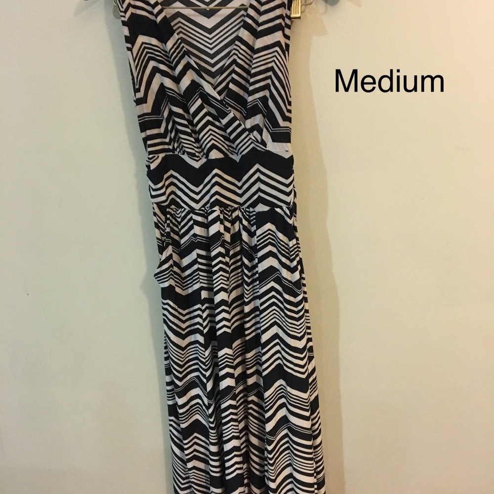 Dresses - Picture 3 of 7